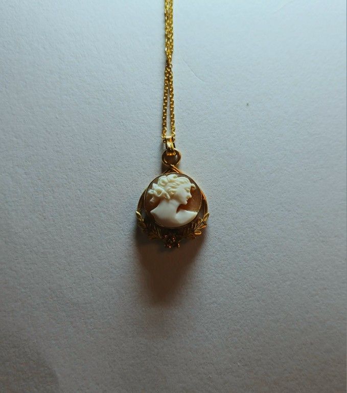 Victorian Revival Brooch Pendant, Van Dell. 14k 18 Inc Chain