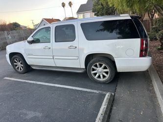 2008 Yukon Denali XL bucket seats super nice leather