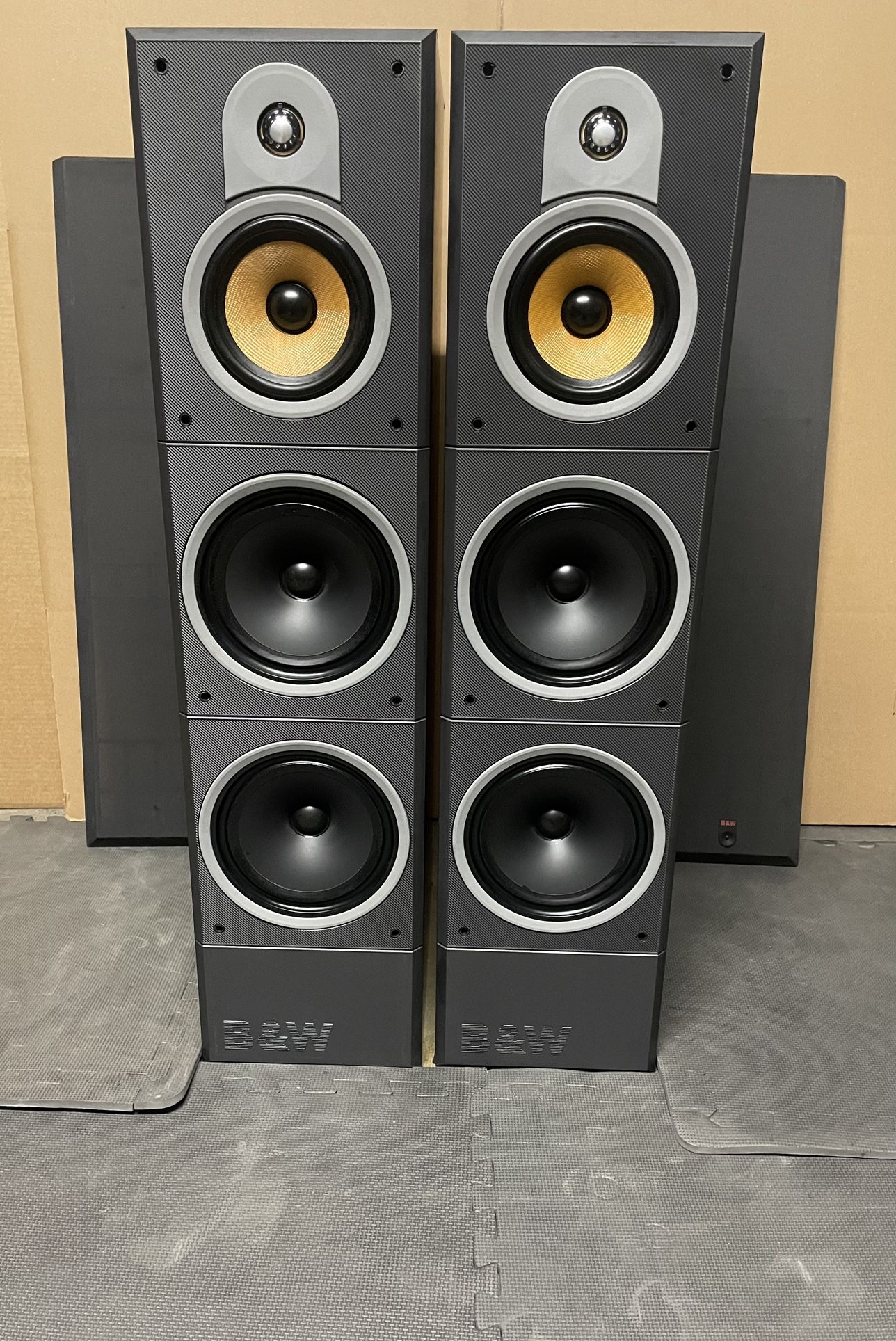 Bowers and Wilkins B&W Floor Standing Speakers