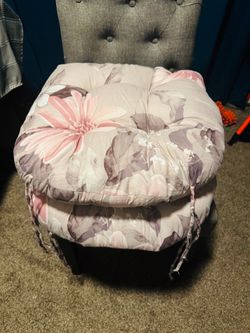 Indoor/Outdoor Seat Cushions! Brand new! 2 pack!