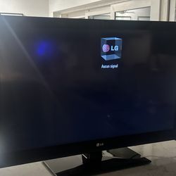 LG 42” HD TV – Model 42CS570 Television (Used)