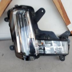 2015 - 2020 CADILLAC ESCALADE RIGHT
LED FOG / TURN SIGNAL PASSENGER SIDE
BALLAST GENUINE USED OEM. Xx3