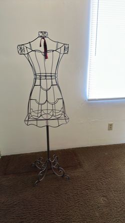 Vintage metal mannequin pick up La Habra approx 5 1/2’ tall $100
