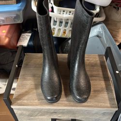 UGG Rain boots Size 6 