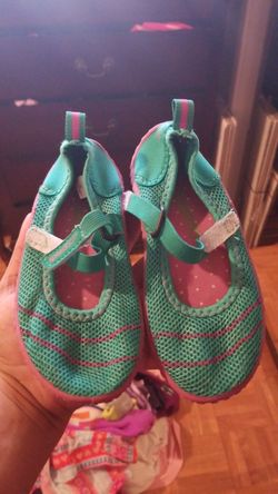 Speedo size large water shoes