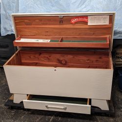 Vintage Lane Cedar/Hope Chest 