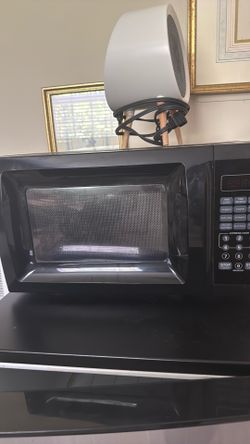 Mainstays 0.7 cu ft Black Microwave – Perfect for Dorm/Apartment