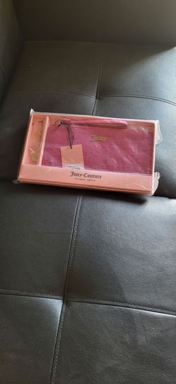 Juicy Couture Pink Wristlet Gift Set