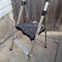 Gorilla Ladder - 225 Lb Step Stool 