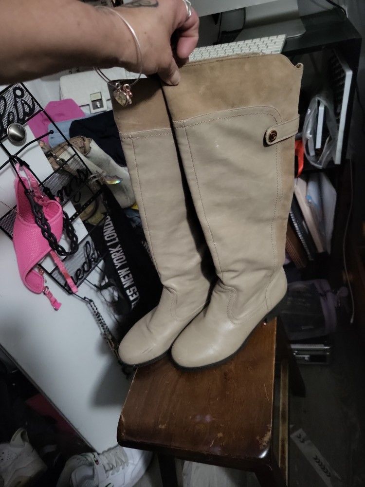 GUESS SIZE 6 BOOTS TAN 
