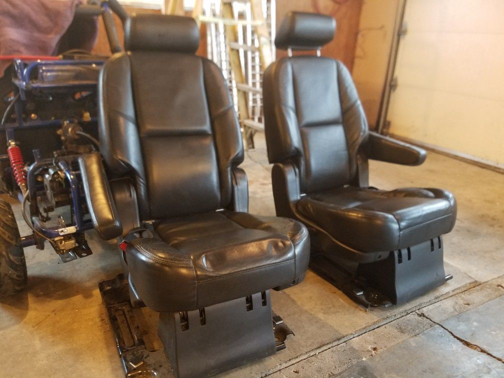 Captians chairs black leather middle row 2007 escalade esv