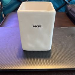 Rae Dunn “Focus” Pencil Or Make-Up Brush Holder