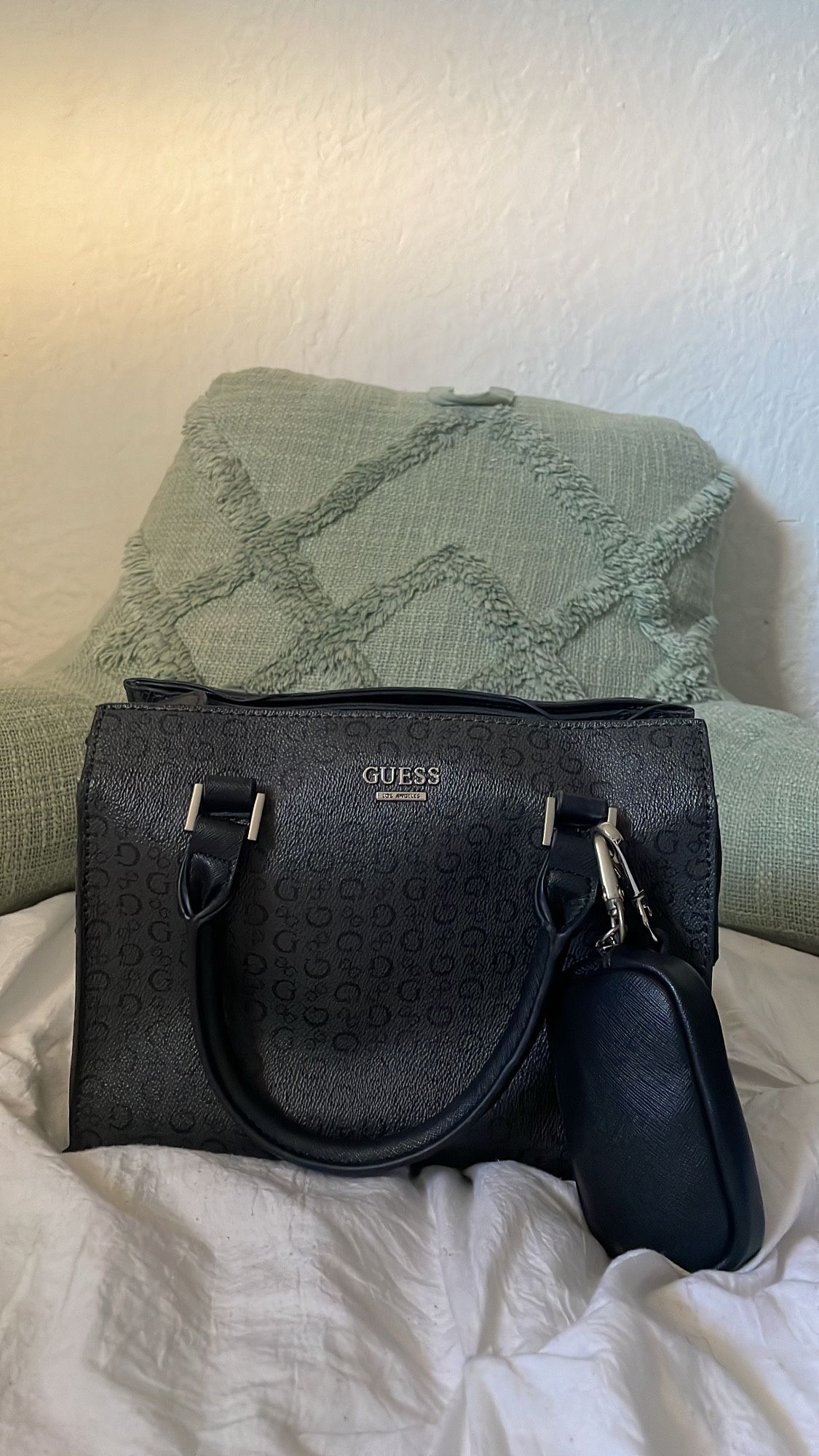 GUESS - black purse