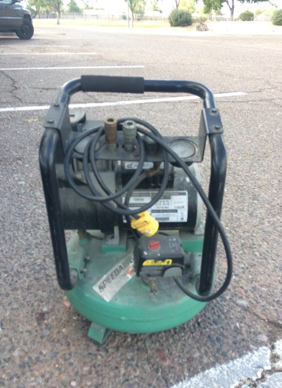 Speedaire by Dayton pancake air compressor 4 gallon green