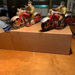 Two cast iron motorcycles with police officers on them vintage $60 pick up only