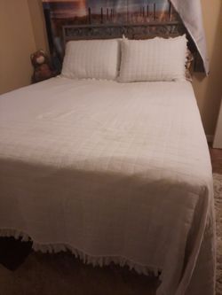 Queen Size Bed And Bedding