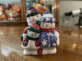 Festive Holiday or Winter Snowman Family Themed Table Shaker