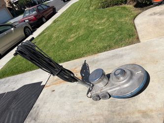 Floor cleaning machine