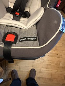 Graco Angrier Snuglock 35 Car seat With Base