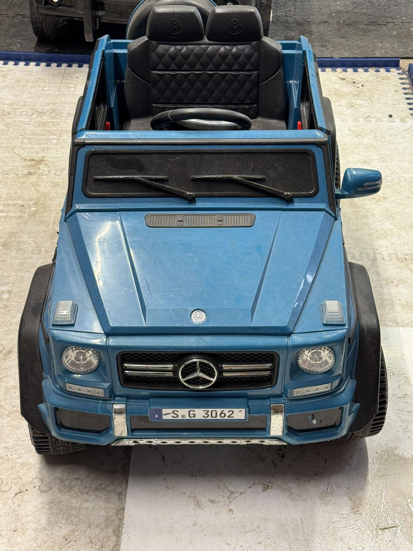 Mercedes Rideon car