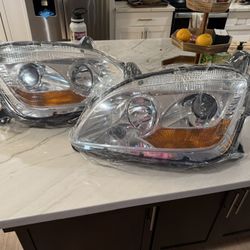 11-23 Peterbilt 579 587 Class 8 Semi Headlight SET