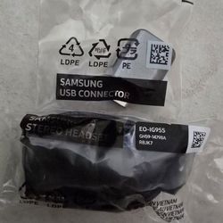 AKG Earbuds / USB Connector