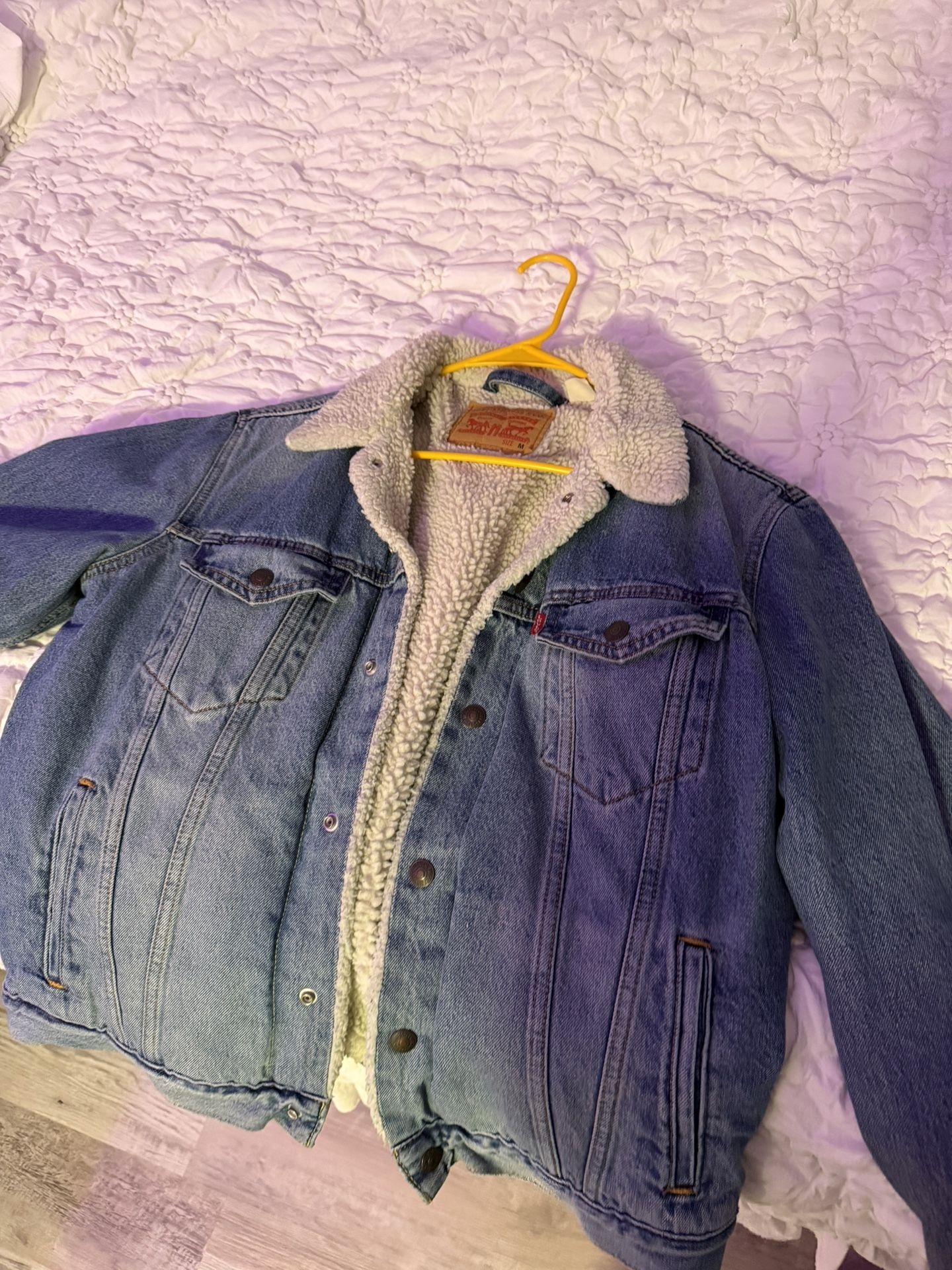 LEVIS MEDIUM DENIM JACKET