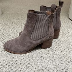 Heeled Ankle Cut Boots (ugg)