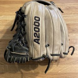 Baseball Glove A2000