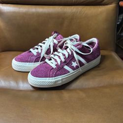 One star Converse 7.5 Men’s/9.5 Women’s 