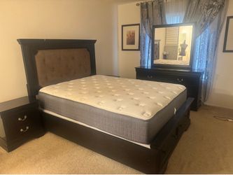 Queen Bed Set (Wood)