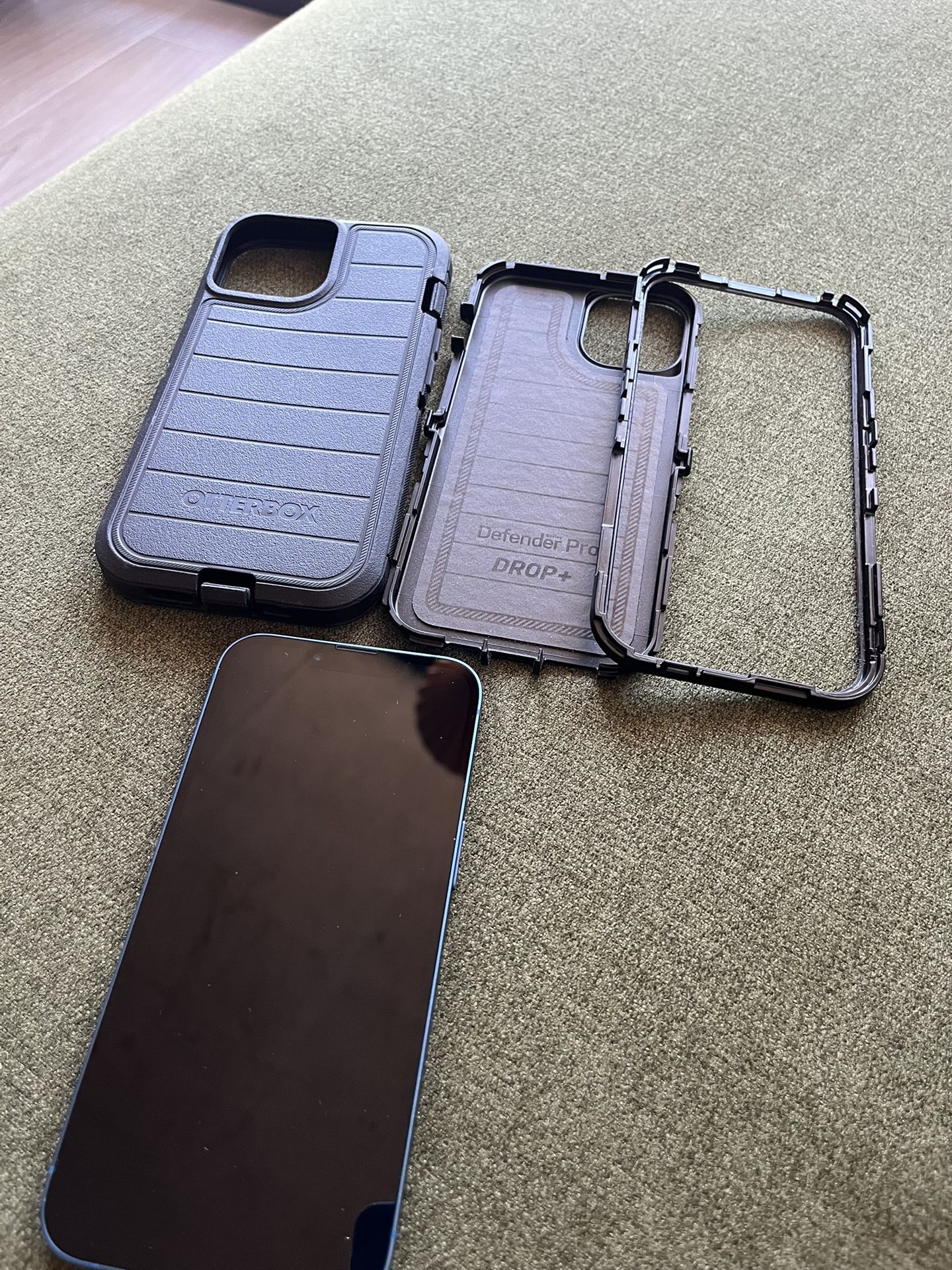 iPhone 13 – 128GB Blue – 100% Battery + OtterBox Case