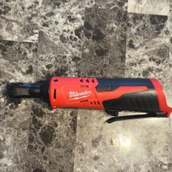 Milwaukee M12 3/8" Cordless Ratchet