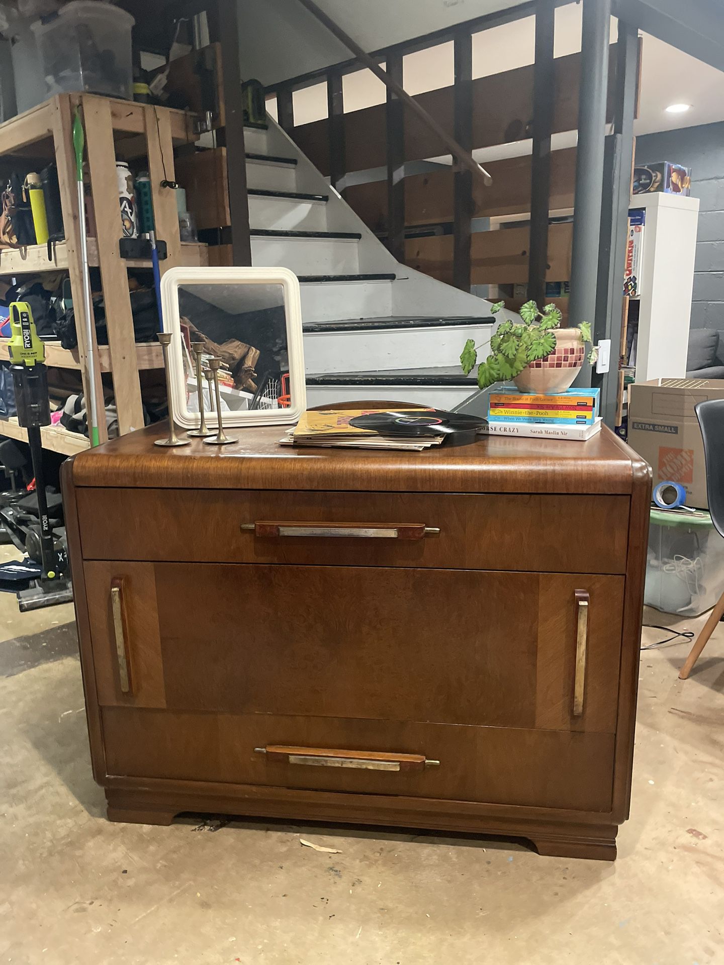 Lincoln Mid Century, Art Deco (maybe from the 70's?!) dresser/ buffet style console. 