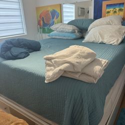 Free King Size Matress In Good Condición In Miami Beach 