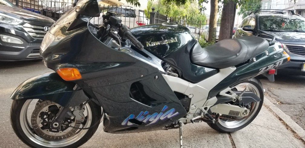 Summer　SALE　⑮ 1996 Kawasaki Zx1100 for Sale in Newark, NJ - OfferUp