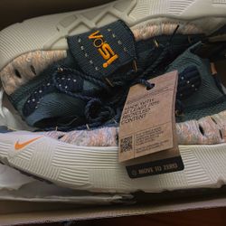 ISPA Nike Unisex 9 W 11 M. BNIB. 80$