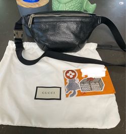 Authentic Gucci perforated leather belt bag Fanny pack gently used unisex bag black