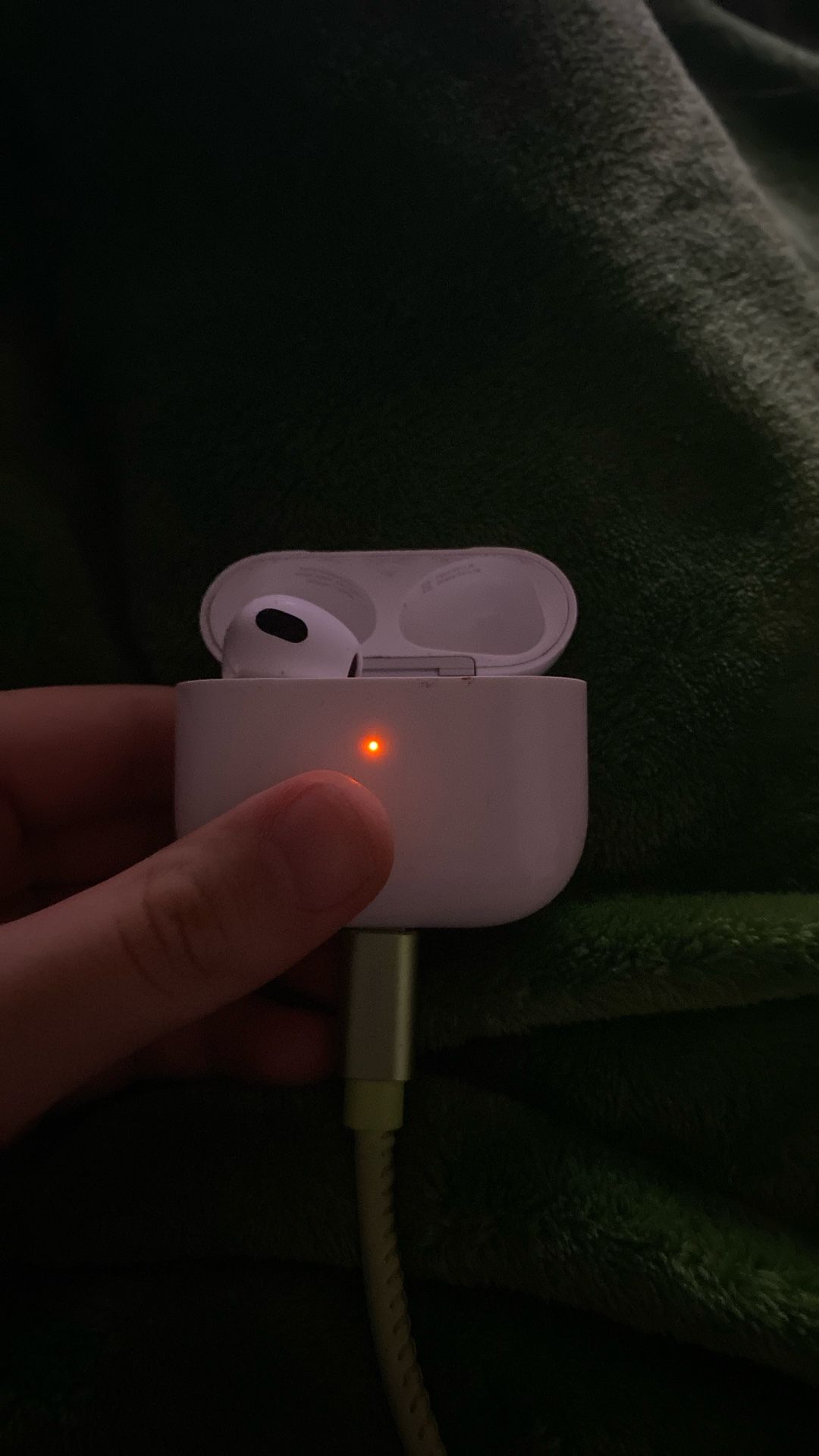 AirPods gen 3 case with left airpod