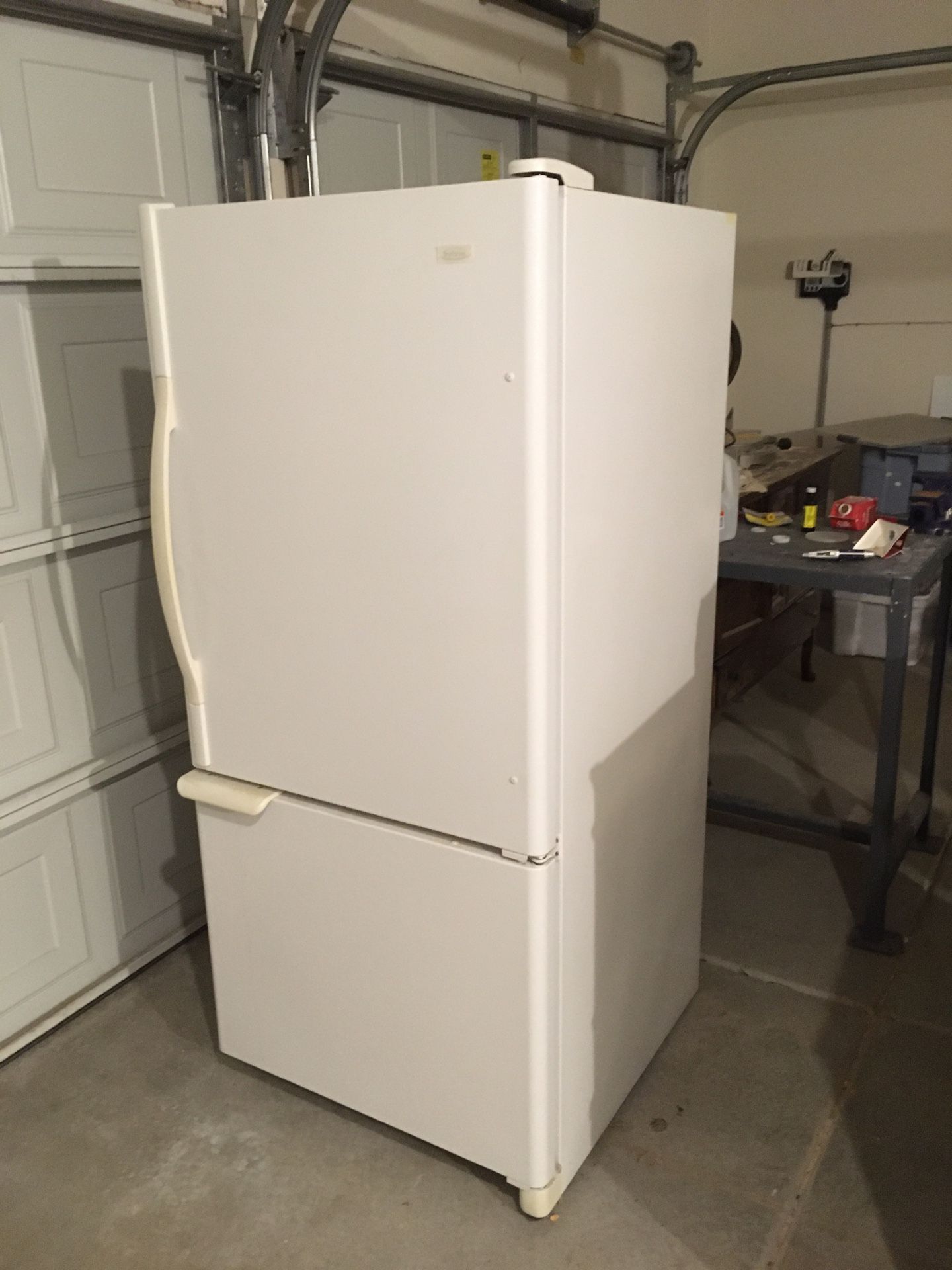 Whirlpool 19 cubic foot refrigerator