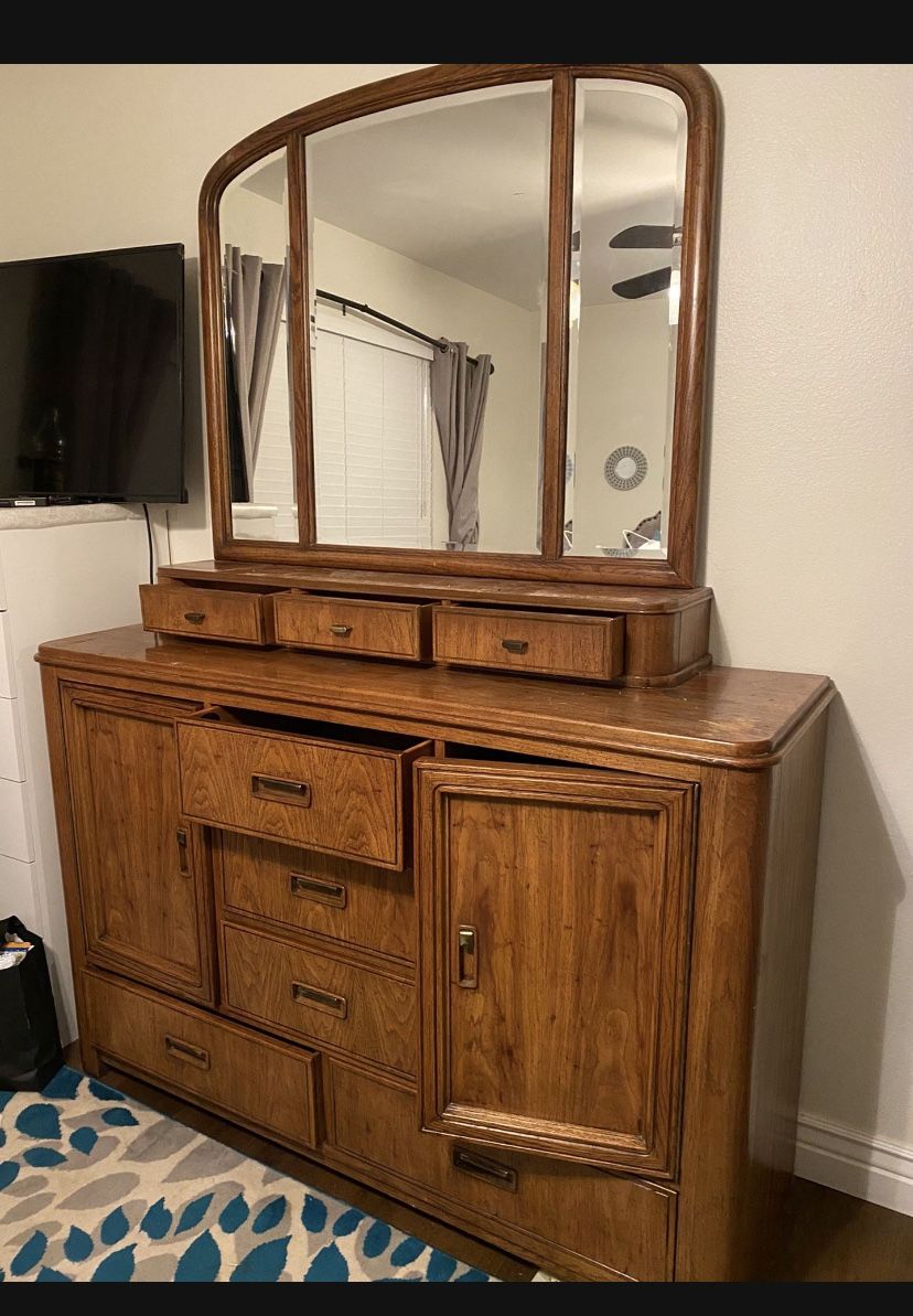 Dresser Mirror And Nightstands