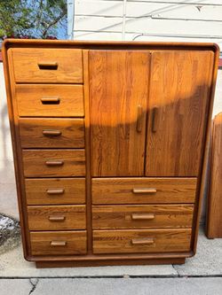 Dresser / Armoire