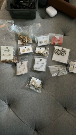 Woman’s Jewelry (Read Description)
