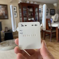 Netgear WN3000RPv3 – N300 WiFi Range Extender, works perfect!!-$8