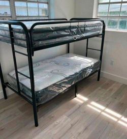 BUNKBED WITH MATTRESS AND BOX SPRING/ BED TWIN/TWIN