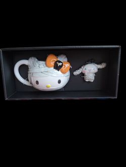 Hello Kitty Mummy Mug & Figurine Set