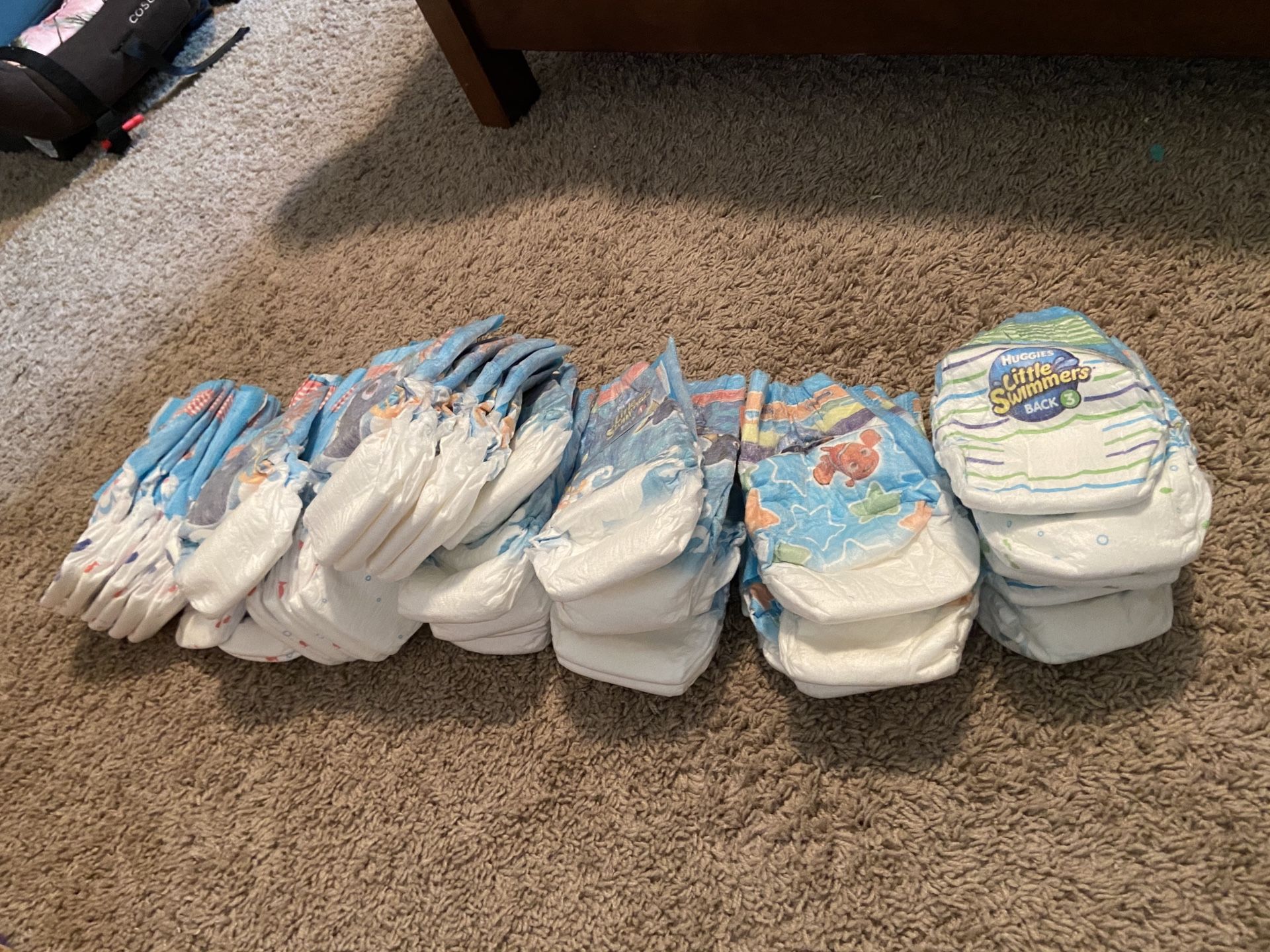 Swimming diapers