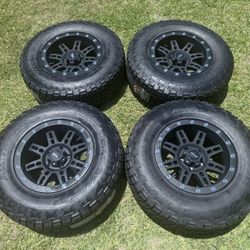 (4) 16” Pro Comp Wheels 265/70R16 Nitto All Terrain