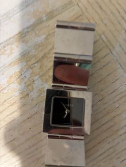 Gucci Square Dial Bangle Watch