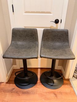 2 island chairs